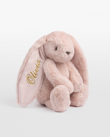 Vaaleanpunainen kani nimellä kultaisella brodeerauksella