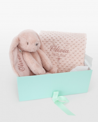 Lahjasetti pehmolelulla ja vauvan peitolla vaaleanpunaisena