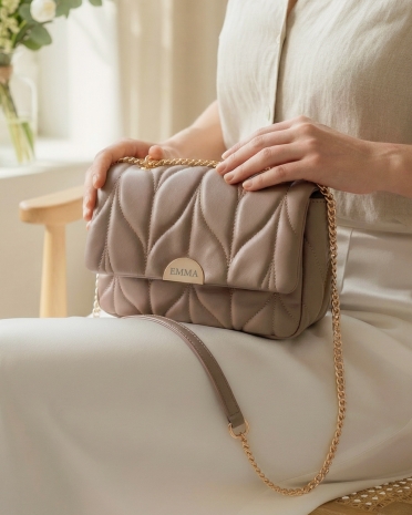 Ruskea käsilaukku nimellä