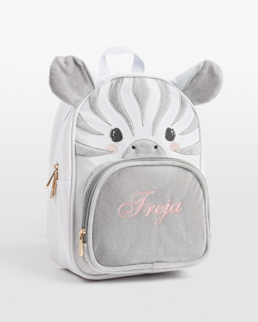 Lapsen nimeä kantava reppu, joka sopii hyvin päiväkotiin