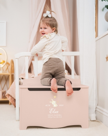 Kastelaatikko lapselle henkilökohtaisella merkinnällä