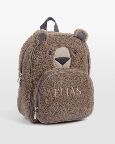 Lapsen nimeä kantava reppu, joka sopii hyvin päiväkotiin