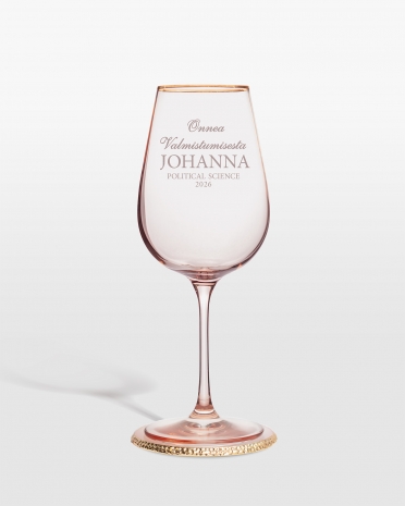 Vaaleanpunainen viinilasi kaiverretulla tekstillä - täydellinen valmistujaislahja