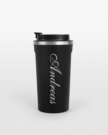 Musta termosmuki kaiverrettu nimellä