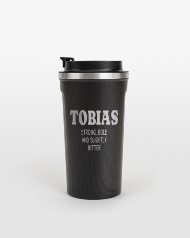 Tyylikäs termosmuki puukuvioidulla ilmeellä