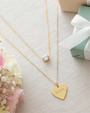 Lahjasetti äidille kultaisella kaulakorulla