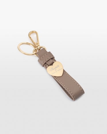 Avainrengas kaiverruksella