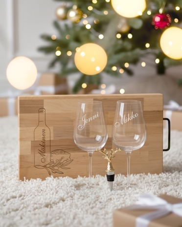 Leikkuulauta ja viinilasi korkilla 