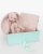 Personligt presentset till baby med gosedjur, babyfilt och gosedjur med bitring.