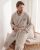 Sandfärgad badrock med brodyr