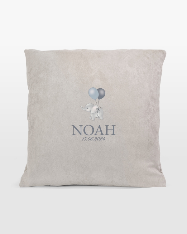 Nimellä ja syntymäajalla varustettu tyynynpäällinen