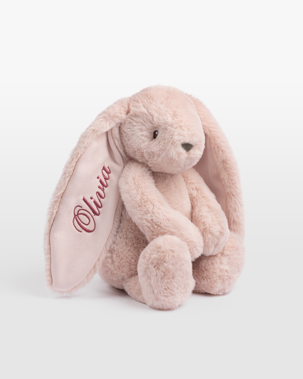 Vaaleanpunainen pehmopupu henkilökohtaisella kirjonnalla