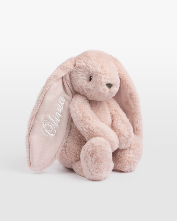 Vaaleanpunainen kani nimellä valkoisella brodeerauksella