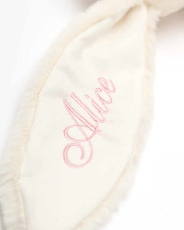 Henkilökohtaisesti broderoitua pehmoeläintä