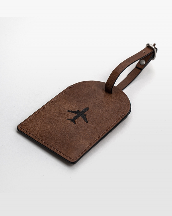 Ruskea matkalaukkuetiketti tekonahasta