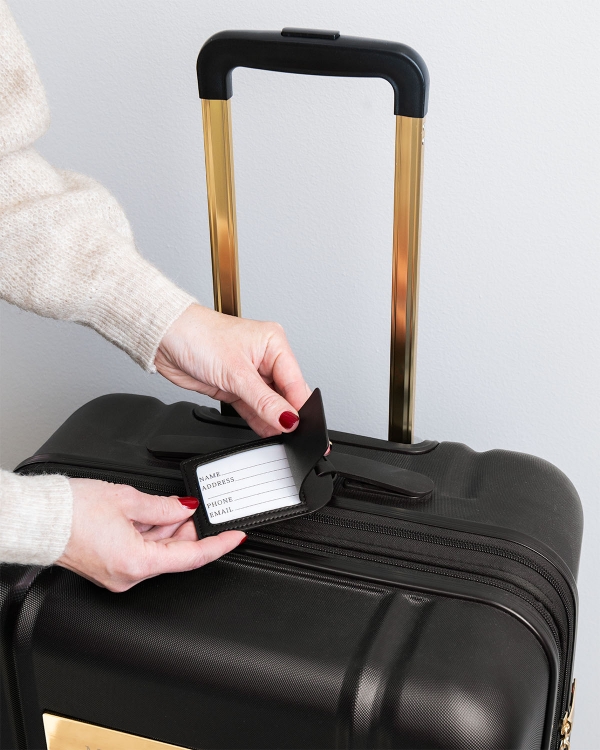 musta matkatavaratunniste osoitetiedoilla