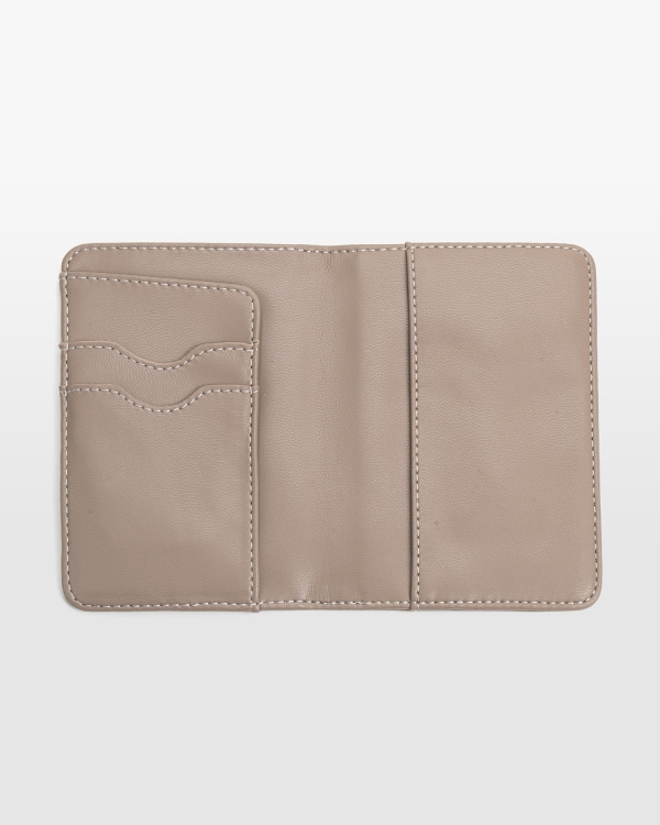 Passikotelo, jossa on paljon taskuja