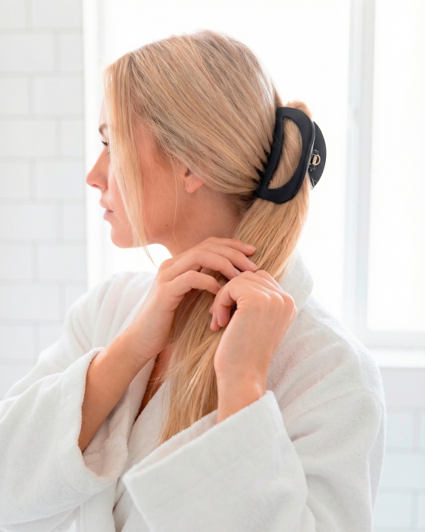 Svart hårklämma i silikon