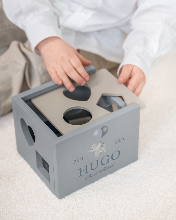 Poimintalaatikko palikoilla ja henkilökohtaisella merkinnällä