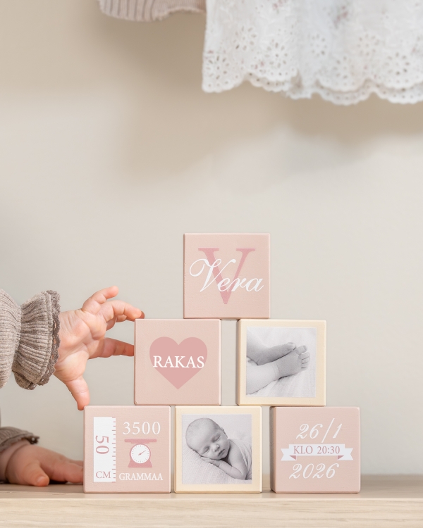 Puupalikat, klassinen ja henkilökohtainen kastejuhlalahja