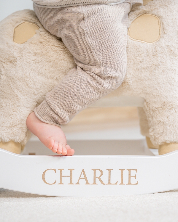 Keinueläin nimellä