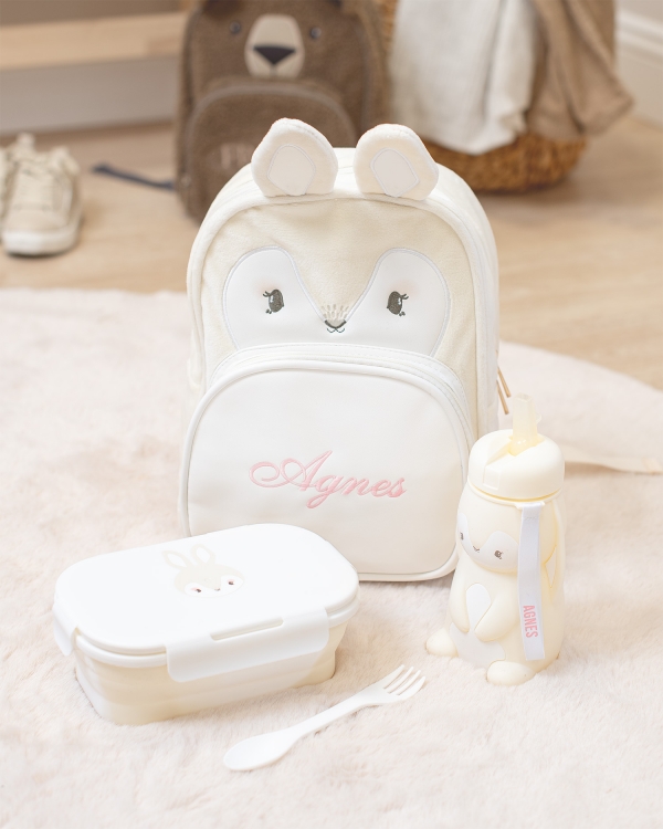 personoidut reput, eväsrasiat ja juomapullot lapsille