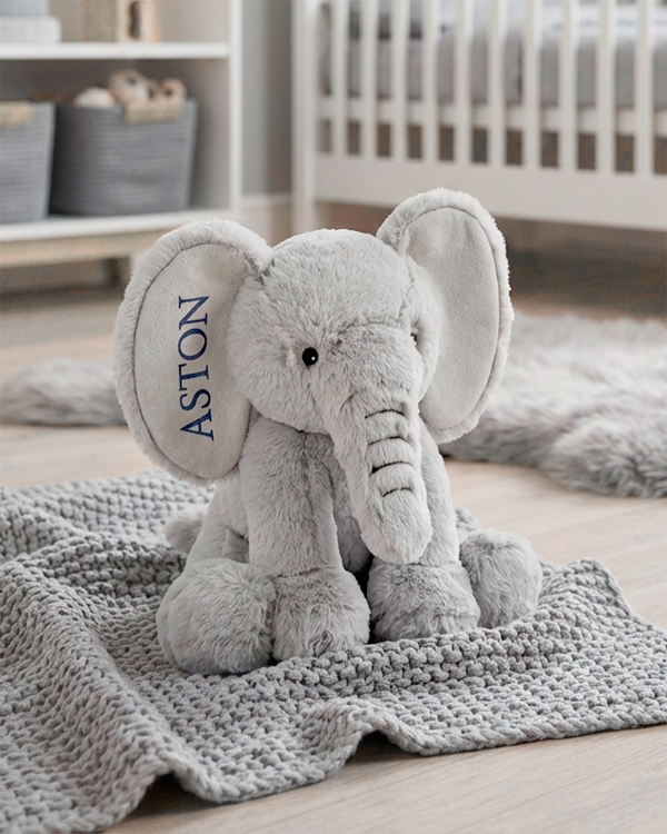 Nimikoinnilla varustettu elefanttipehmolelu