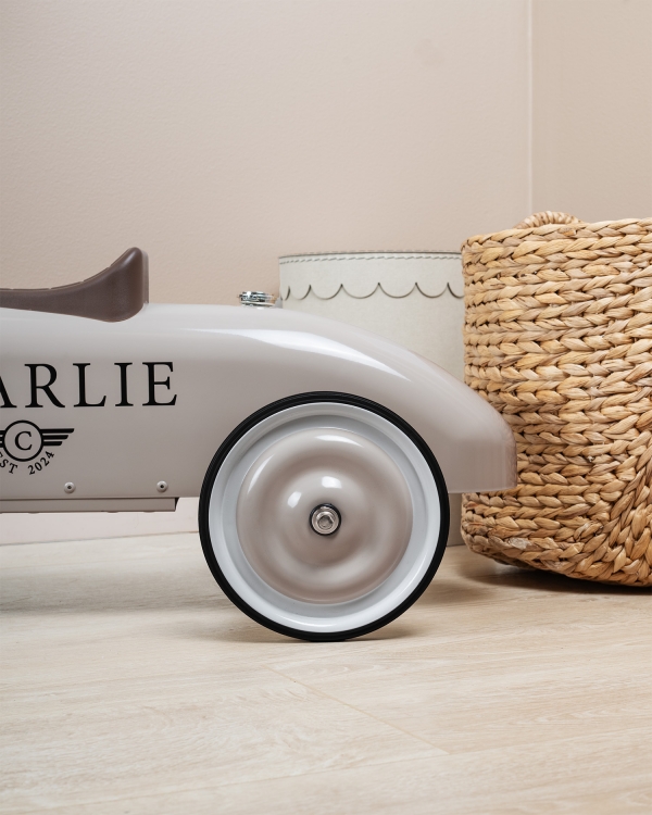 Metallinen potkuauto