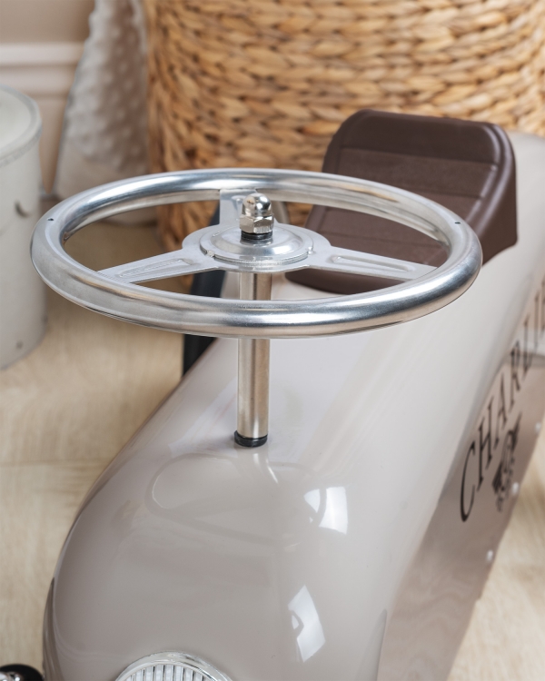 potkuauto hienoilla yksityiskohdilla ja nimellä