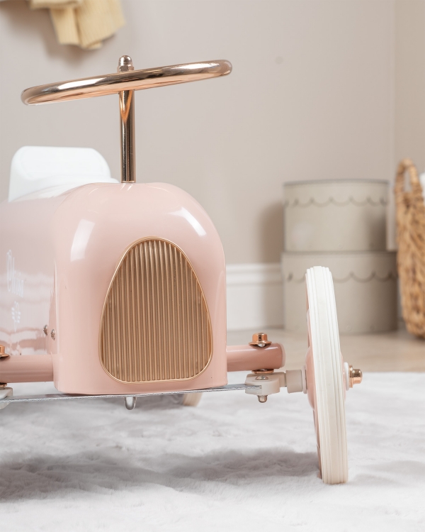 potkuauto hienoilla yksityiskohdilla ja nimellä