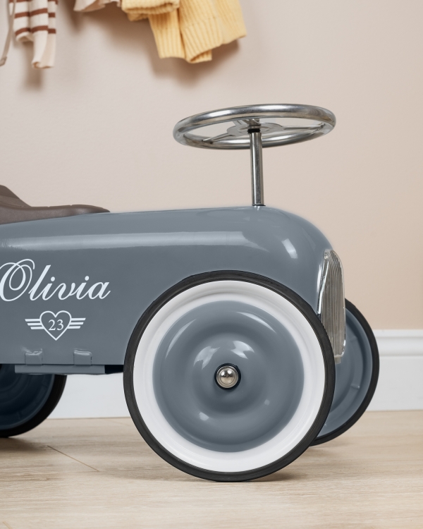 Potkuauto kauniilla yksityiskohdilla