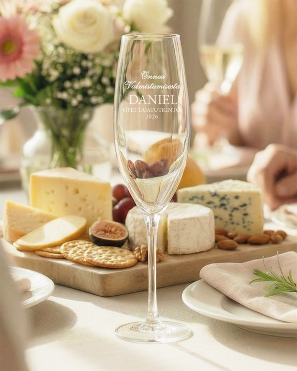 Samppanjalasi henkilökohtaisella kaiverruksella valmistujaisiin