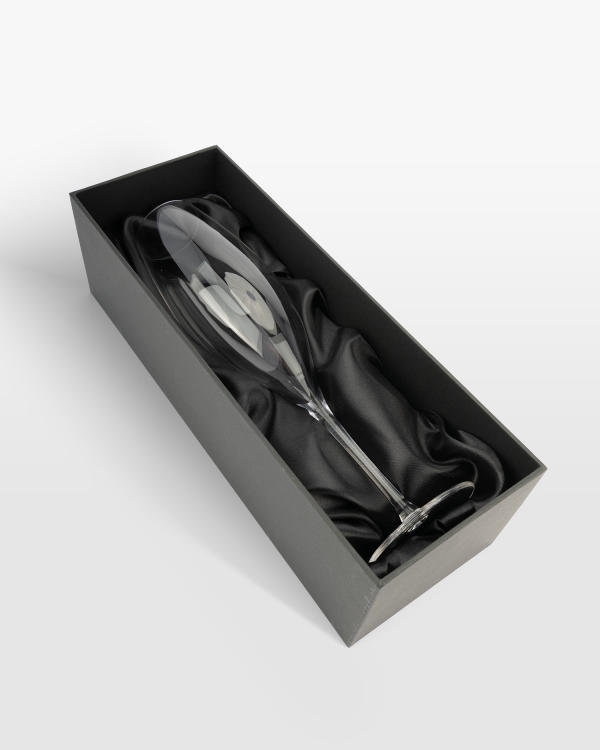 Samppanjalasi lahjarasiassa