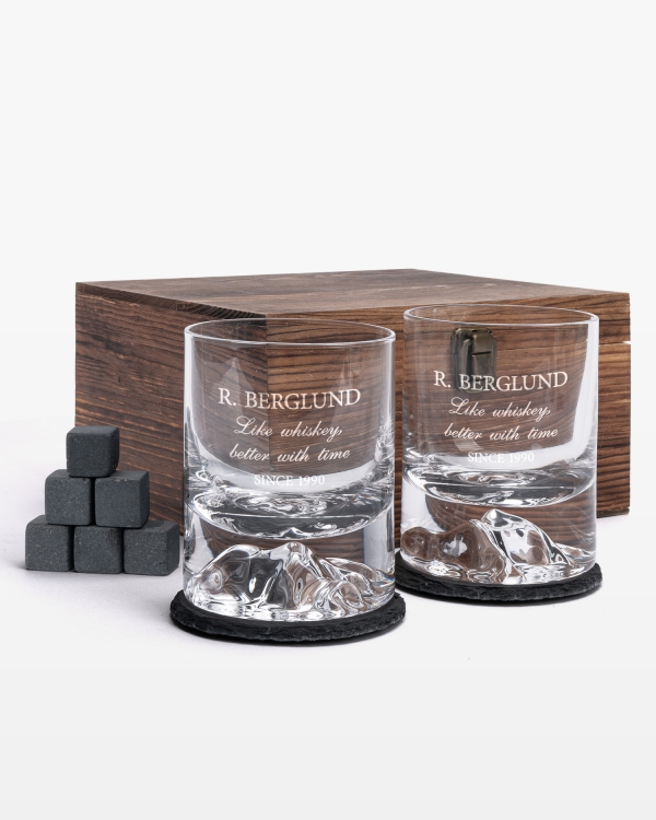 Kaiverretut viskilasit henkilökohtaisella kaiverruksella