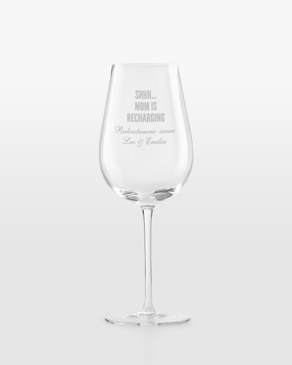 Viinilasi henkilökohtaisella kaiverruksella