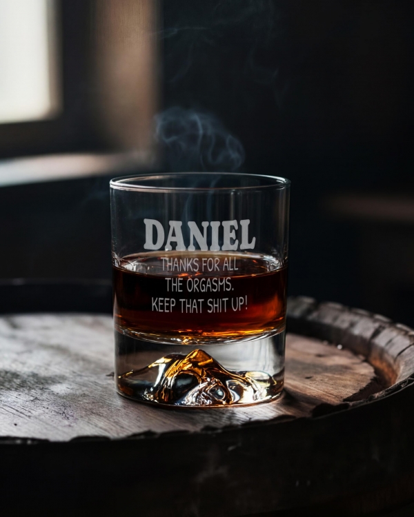 Henkilökohtaisesti kaiverretut viskilasit