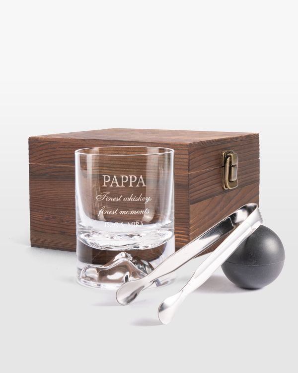 whiskyset med graverat whiskyglas, istång och isform