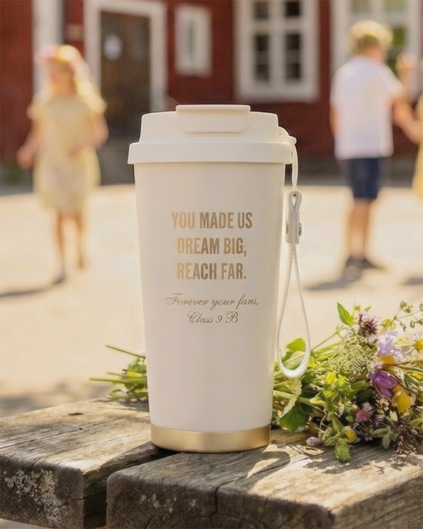 Termosmuki henkilökohtaisella merkinnällä opettajalle