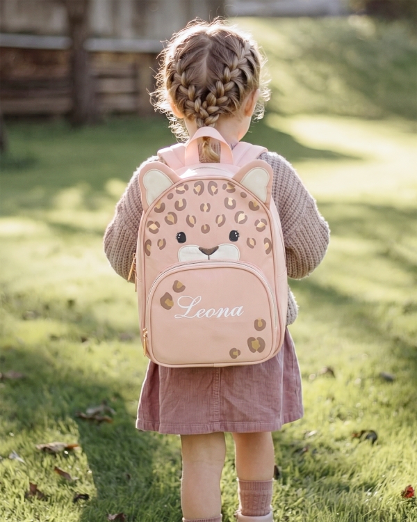 Vaaleanpunainen lastenreppu leopardin muodossa, kultakiiltävillä läiskillä