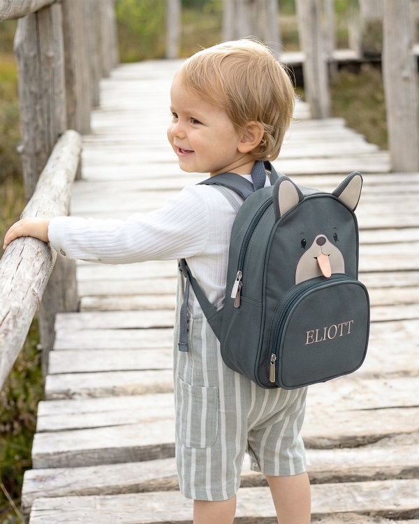 Lasten koirareppu, jossa on kirjailtu nimi