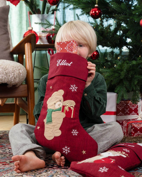 Punainen joulusukka nallekuviolla