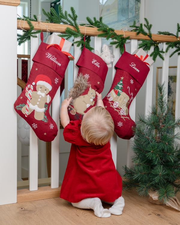 joulusukat kuvioilla ja kirjailulla