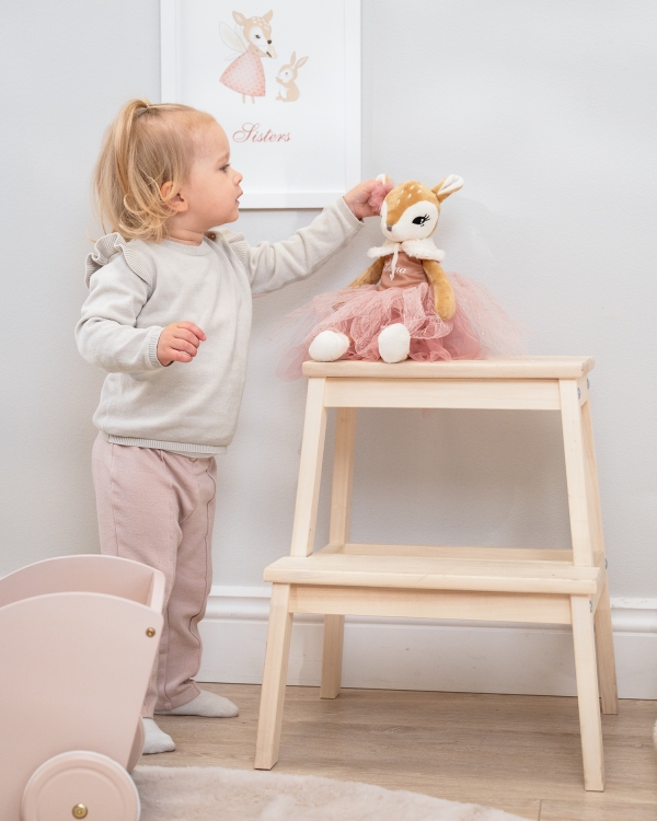 Pehmolelunukke lapsen nimellä