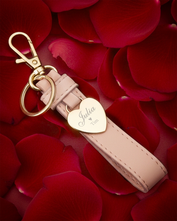 Kultainen avaimenperä nimellä, ystävänpäiväksi