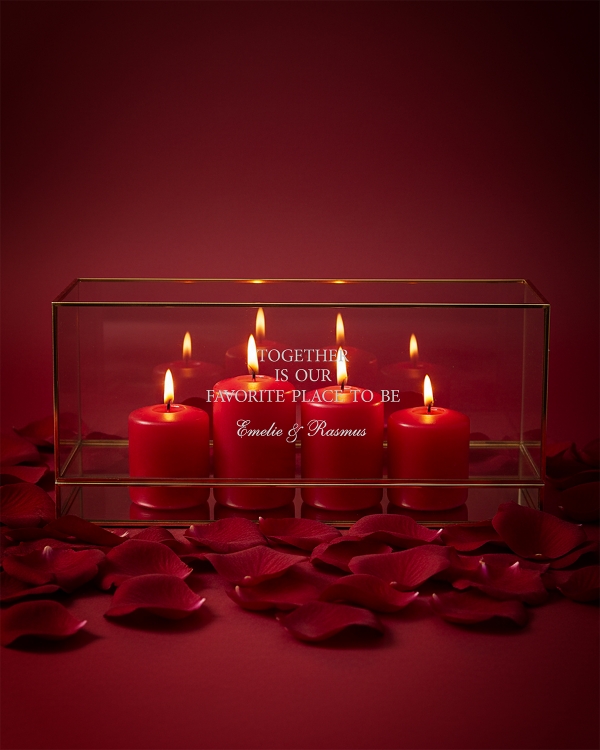 Kultainen kynttilärasia valinnaisella tekstillä, ystävänpäiväksi