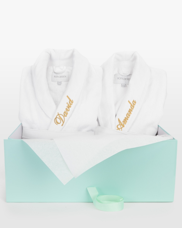 Nimikoidut kylpytakit lahjapakkauksessa