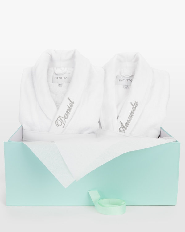 Lahjasetti nimikoiduilla kylpytakeilla