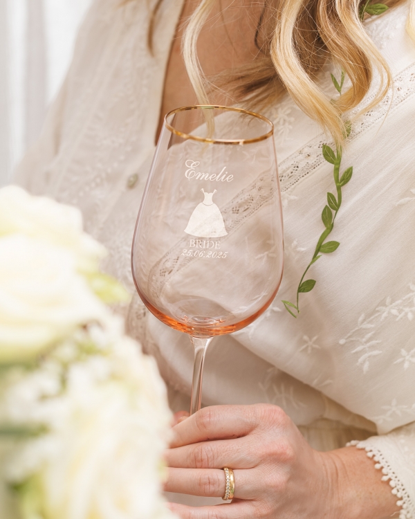 Henkilökohtaiset viinilasit häihin