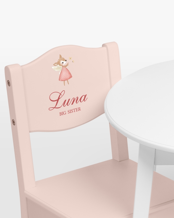 Vaaleanpunaiset syöttötuolit, joissa on peura-aihe ja nimi sekä valinnainen teksti