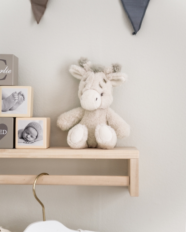 Kirahvin muotoinen helistin